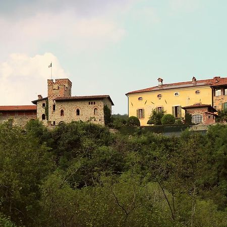 مبيت وإفطار Castello Di Strambinello المظهر الخارجي الصورة
