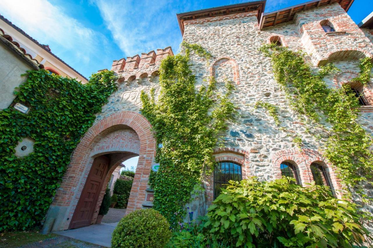 مبيت وإفطار Castello Di Strambinello المظهر الخارجي الصورة