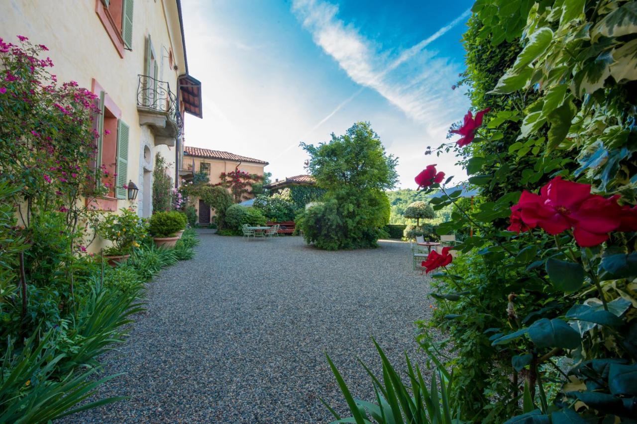 مبيت وإفطار Castello Di Strambinello المظهر الخارجي الصورة