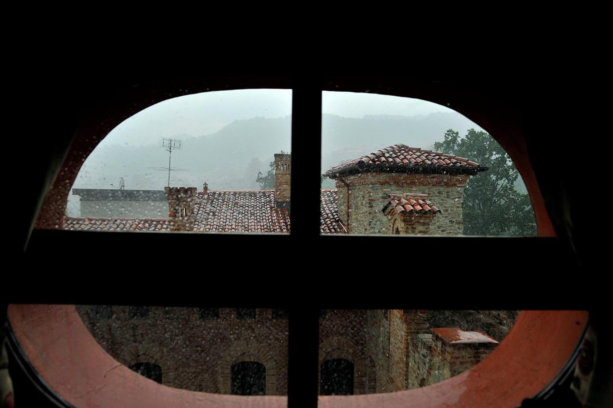 مبيت وإفطار Castello Di Strambinello الغرفة الصورة