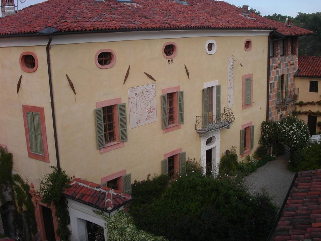 مبيت وإفطار Castello Di Strambinello المظهر الخارجي الصورة