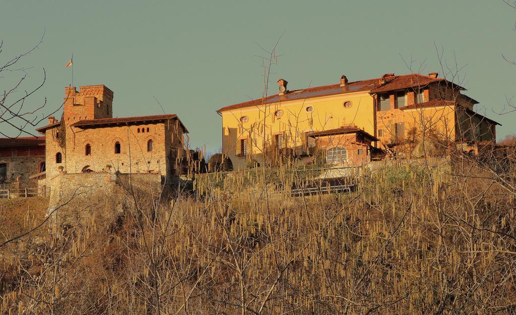 مبيت وإفطار Castello Di Strambinello المظهر الخارجي الصورة