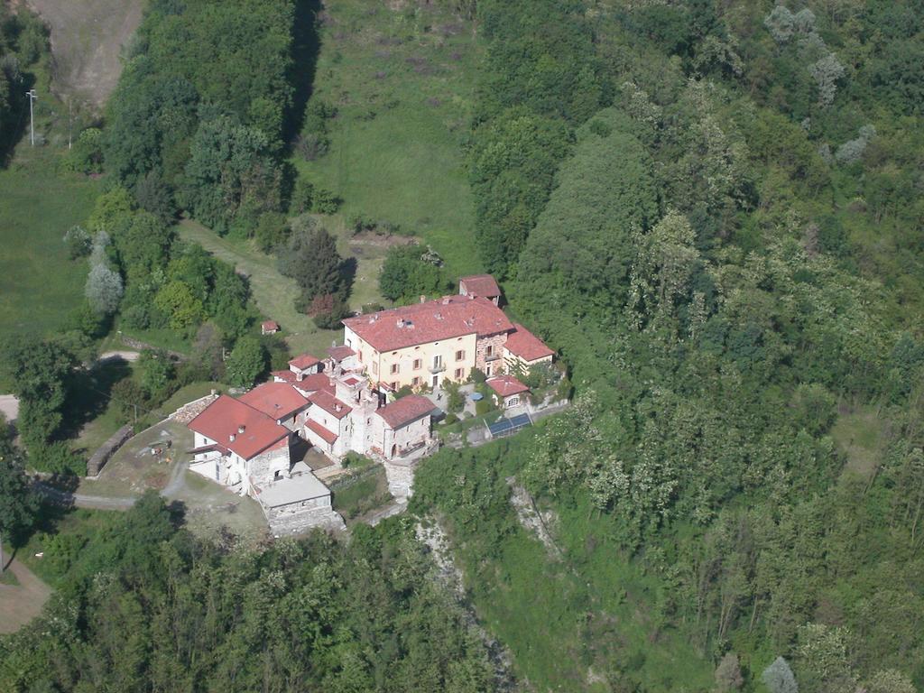 مبيت وإفطار Castello Di Strambinello المظهر الخارجي الصورة