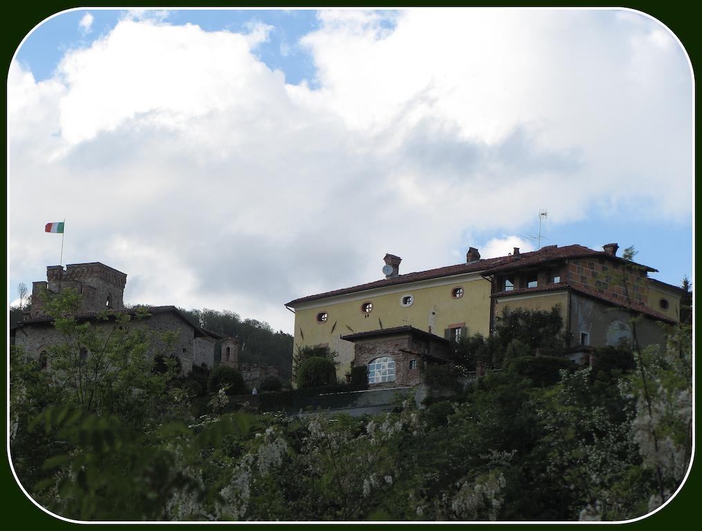 مبيت وإفطار Castello Di Strambinello المظهر الخارجي الصورة