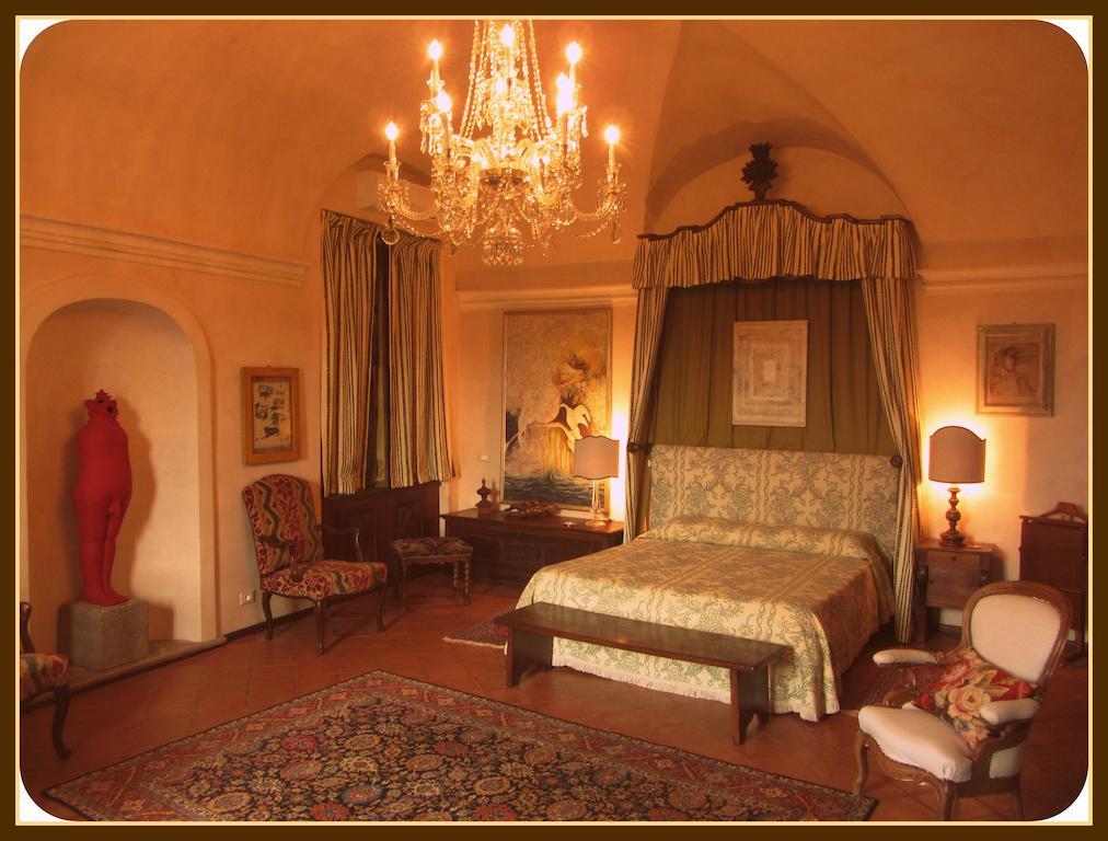 مبيت وإفطار Castello Di Strambinello الغرفة الصورة