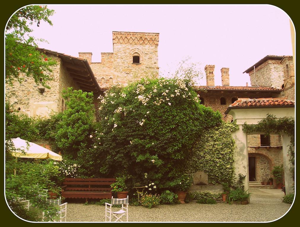 مبيت وإفطار Castello Di Strambinello المظهر الخارجي الصورة