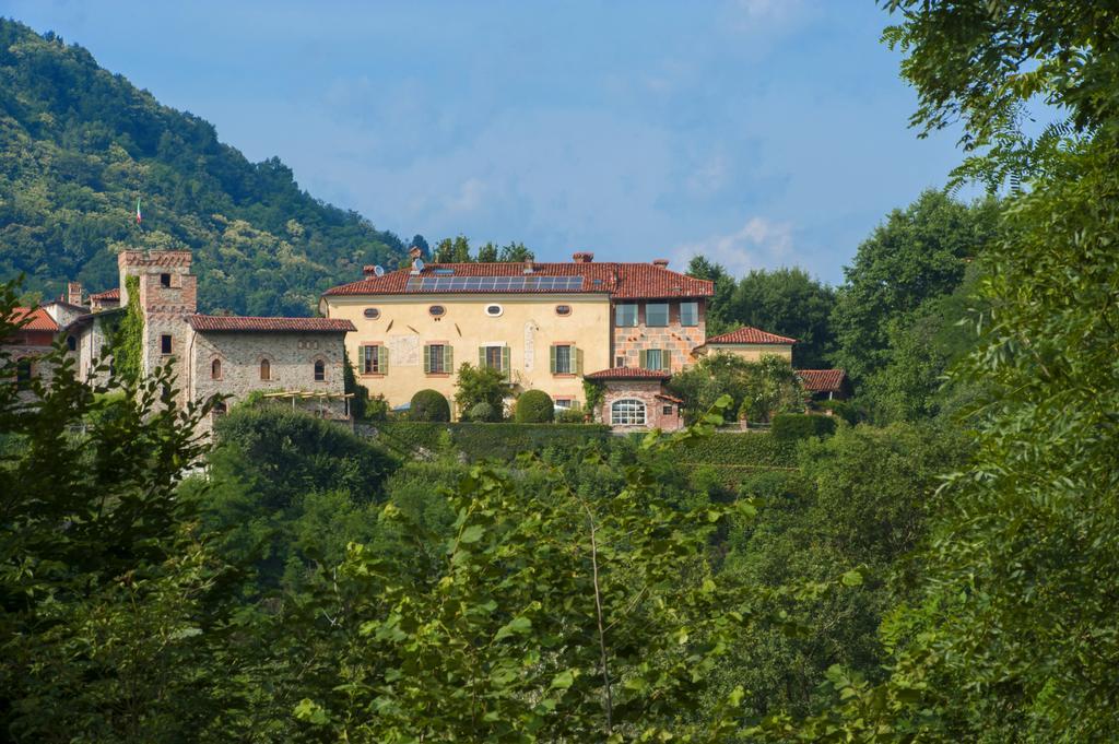 مبيت وإفطار Castello Di Strambinello المظهر الخارجي الصورة