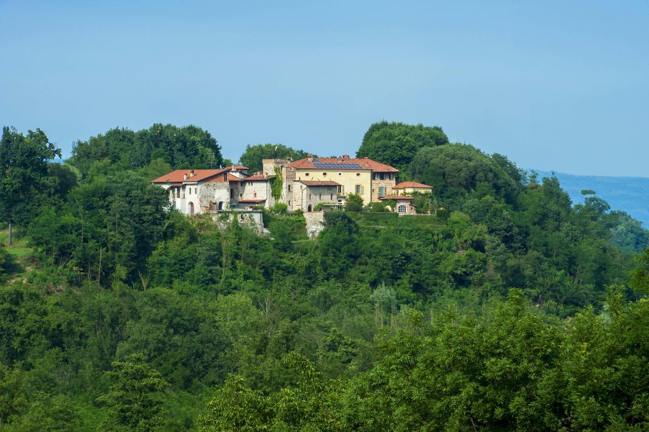 مبيت وإفطار Castello Di Strambinello المظهر الخارجي الصورة